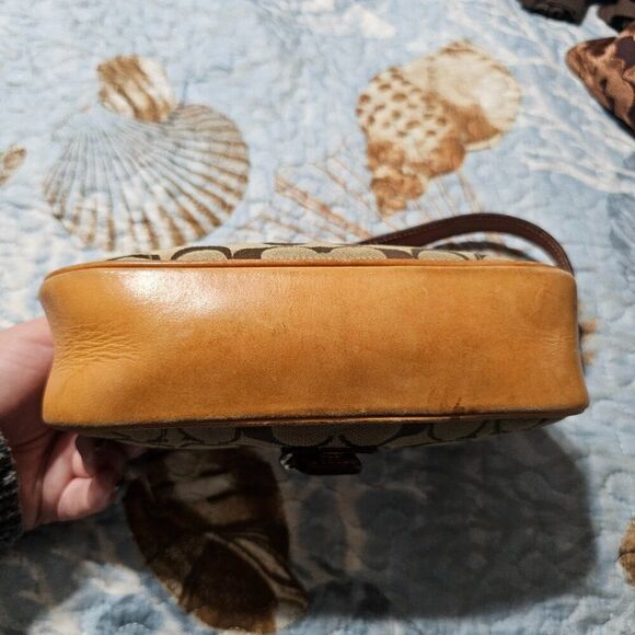 2003 Vintage Y2K Coach Buckle Demi Shoulder Bag in Khaki Signature Jacquard - Picture 6 of 8